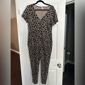 EUC Smash and Tess Leopard Romper Size S
